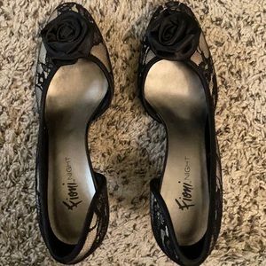 Black floral mesh pumps